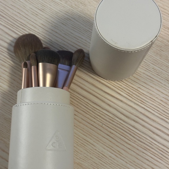 3CE Makeup Brush Set with Nude Brush Holder Like New - Picture 4 of 4